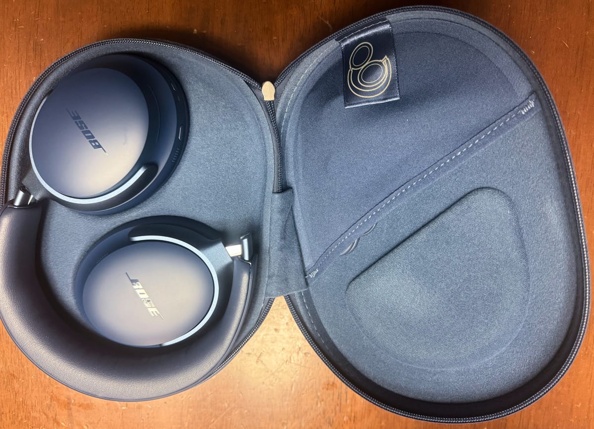 ヘッドホンケースの中身 ヘッドホンケースの中身